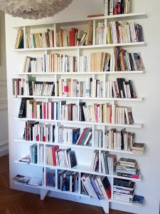bibliotheque bois massif blanche étroite