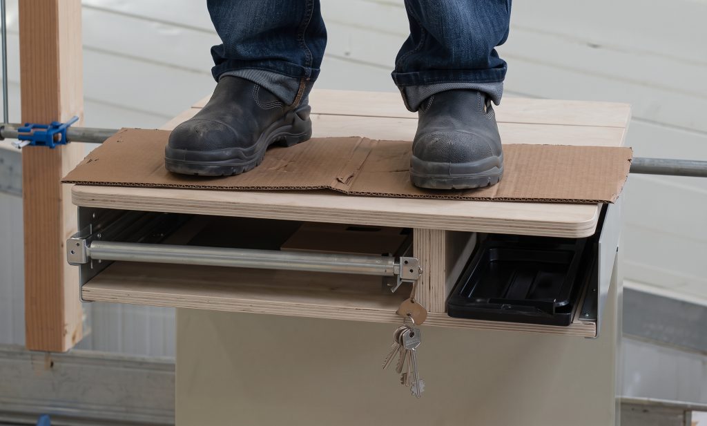 bureau informatique écran escamotable pour collectivité