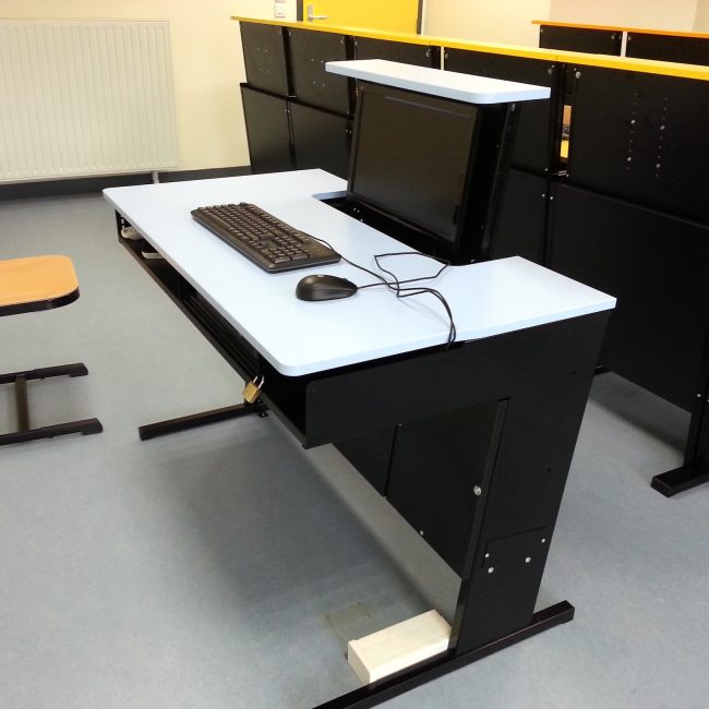 Bureau informatique escamotable Milena / Institut Catholique de Paris