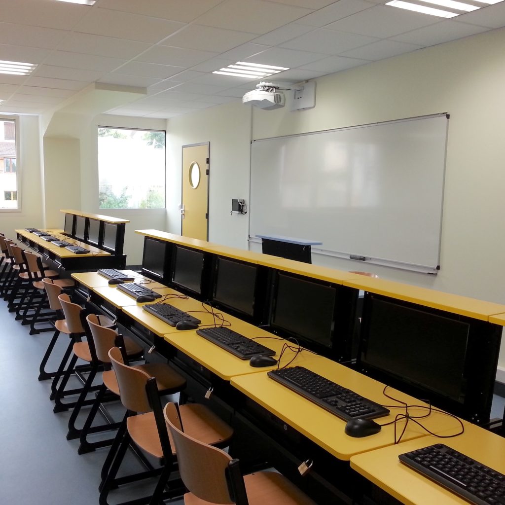 Bureau informatique escamotable Milena / Institut Catholique de Paris