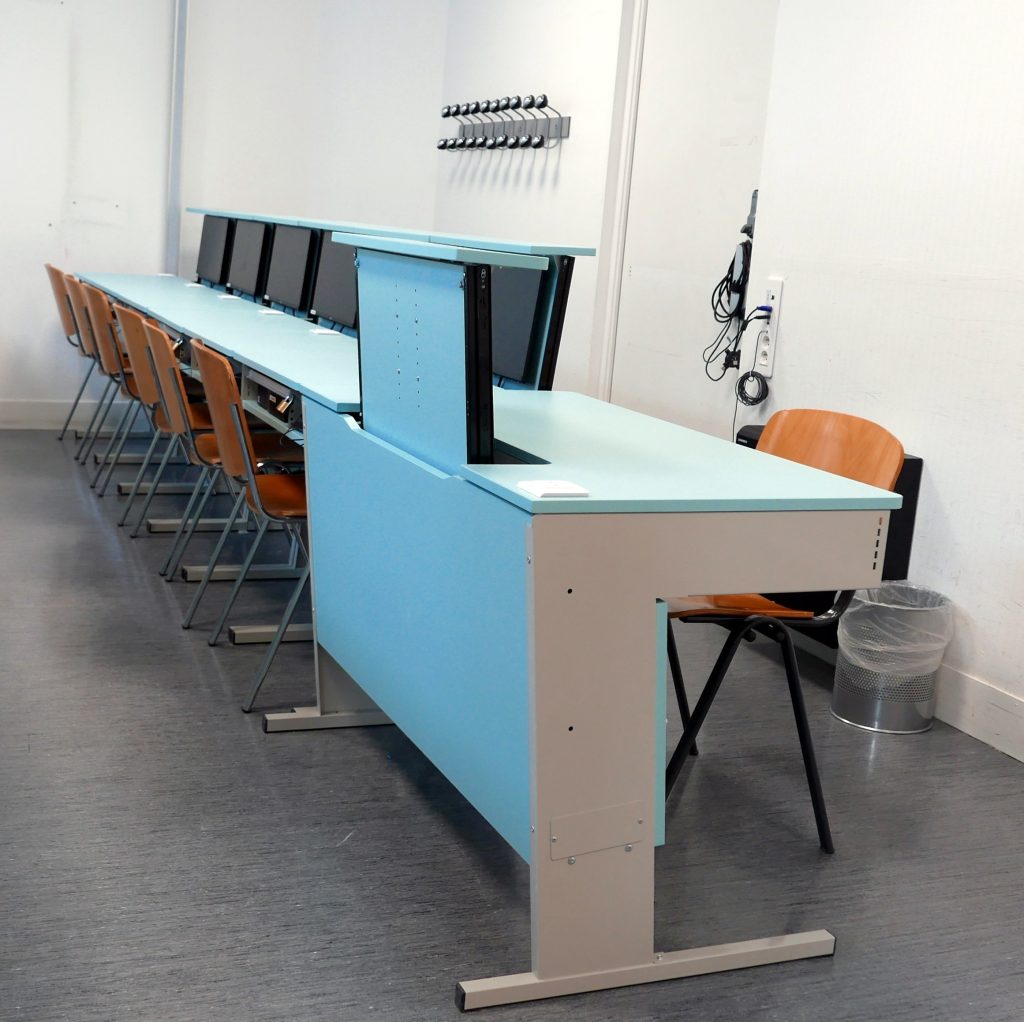 Bureau informatique escamotable Milena / Institut Catholique de Paris