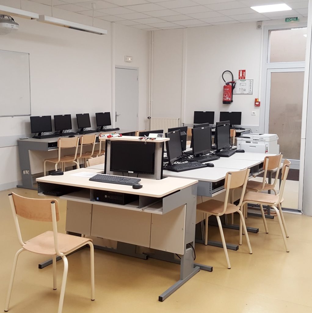 Bureau informatique escamotable Milena / ICP Paris / Établissement Saint Erembert
