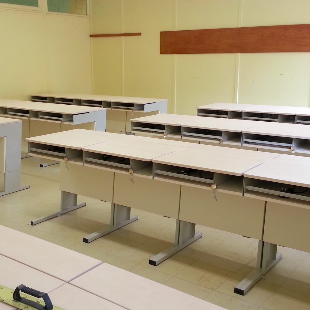 Bureau informatique escamotable Milena / Institution Jeanne d'Arc