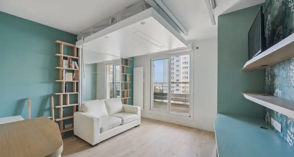 lit escamotable plafond dans un studio
