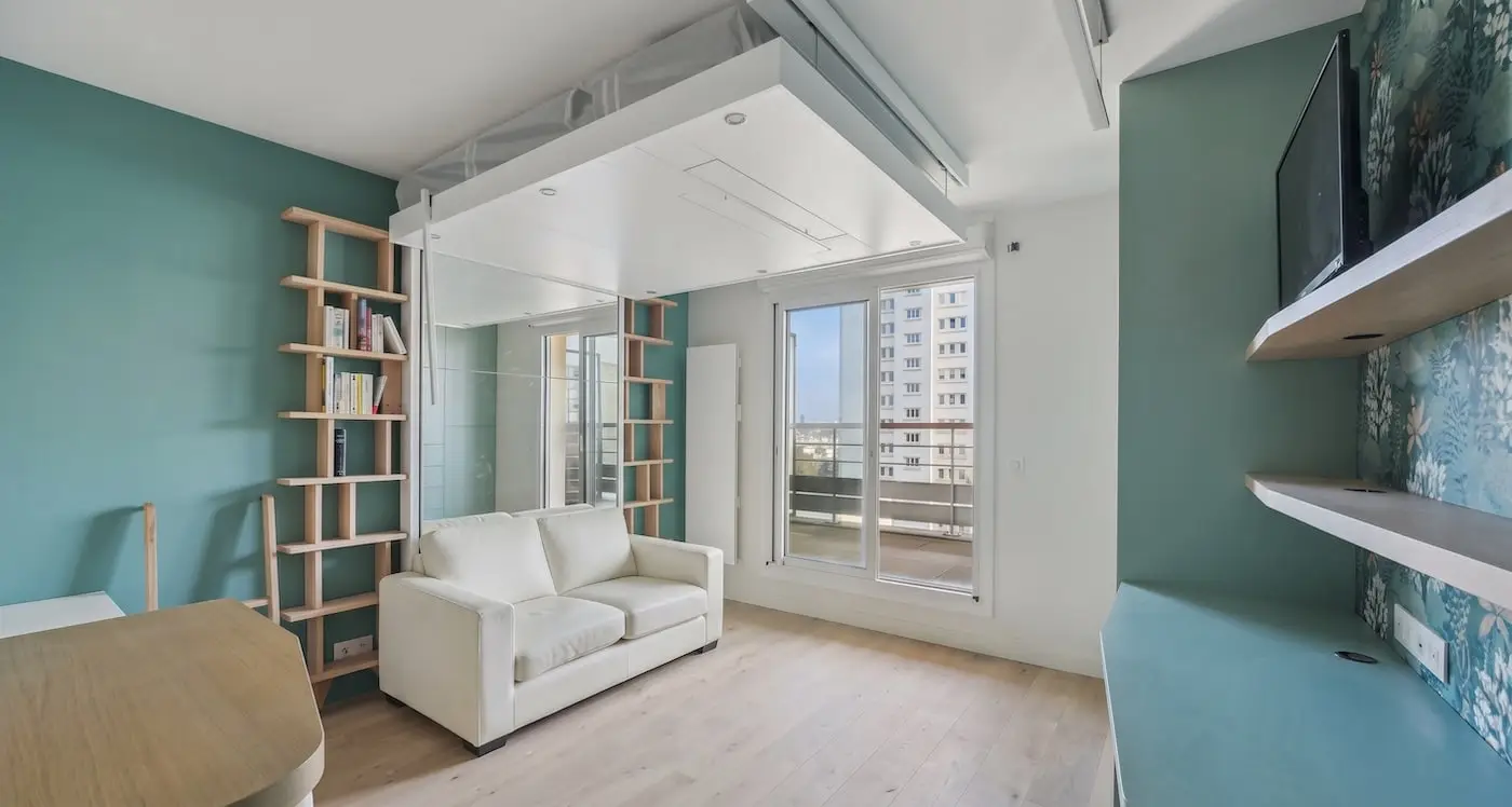 lit escamotable plafond dans un studio