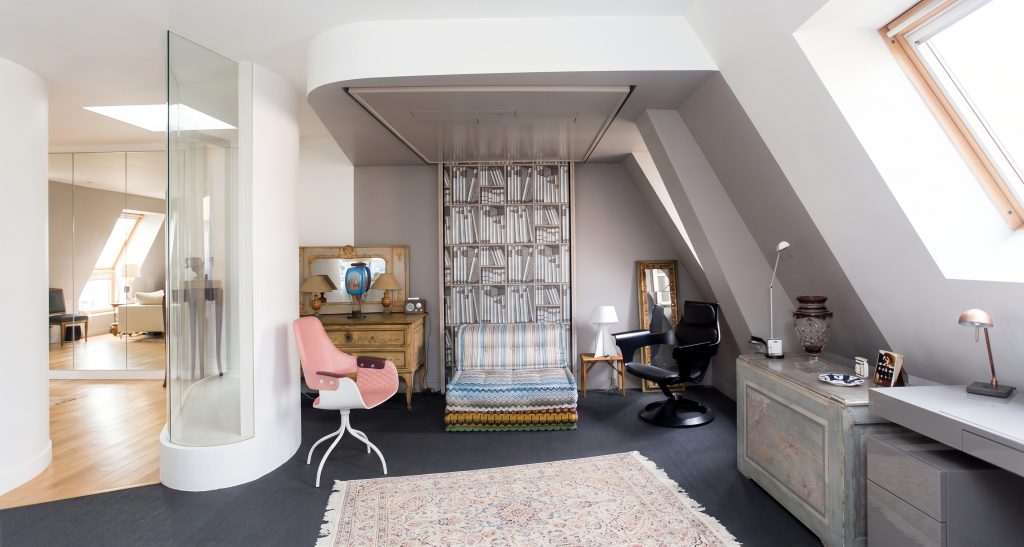 lit escamotable plafond dans un 2 pièces