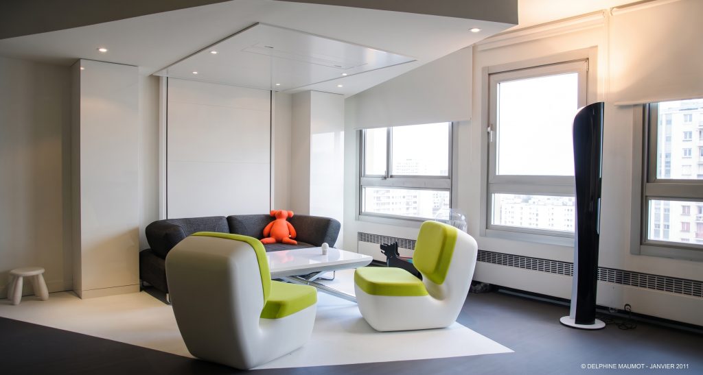 lit escamotable plafond dans un grand studio